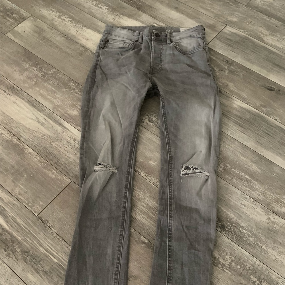 H&M Divided skinny jeans gray w/ripped knees sz30